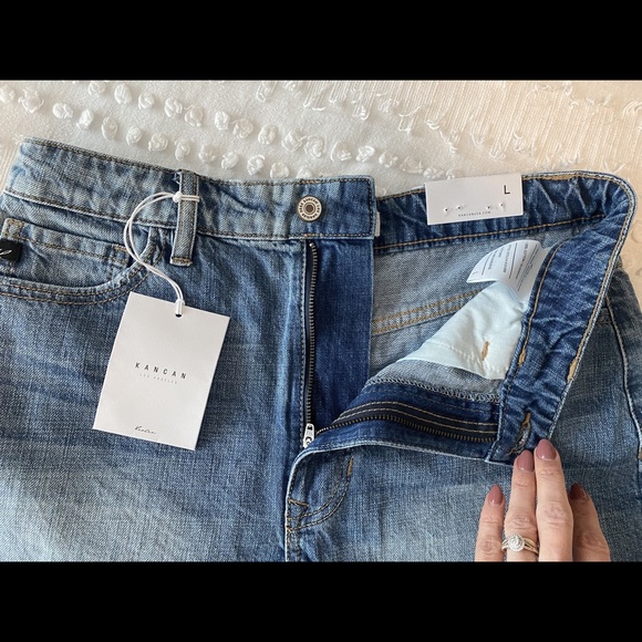 BNWT Vici distressed jean shorts - Picture 7 of 7